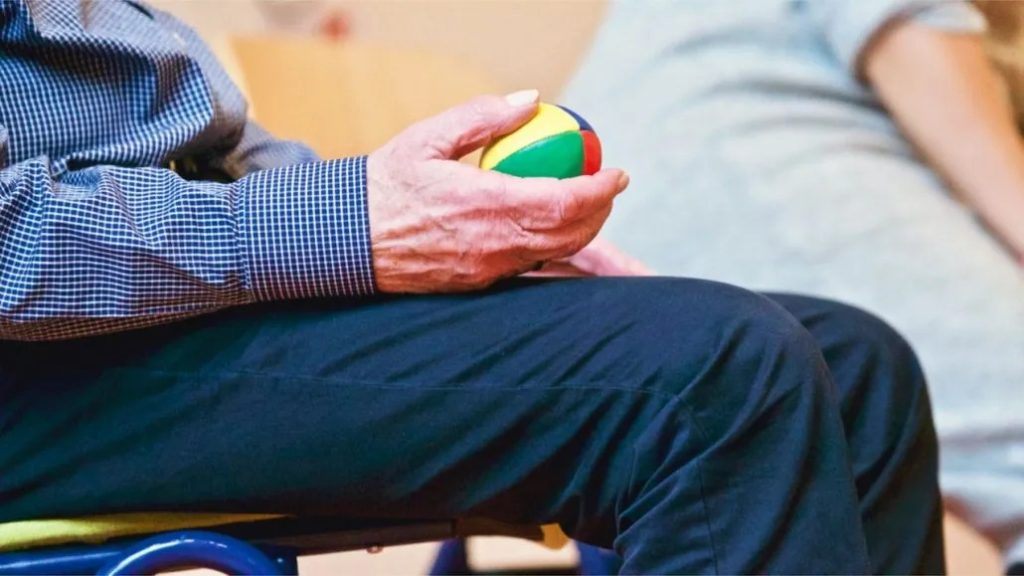 Ergoterapija sergant Parkinsono liga: savarankiškumas ir saugumas kasdienybėje